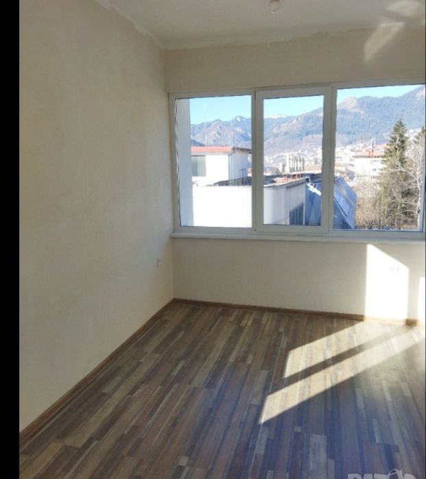 Продава четиристаен апартамент в топ центъра на гр.Смолян