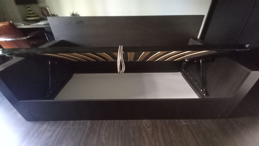 Vând pat 1 persoana, stare impecabila, dimensiuni  saltea 90/1,90
