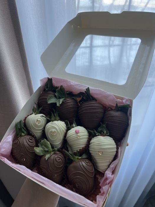 Клубника в шоколаде 8 марта подарок