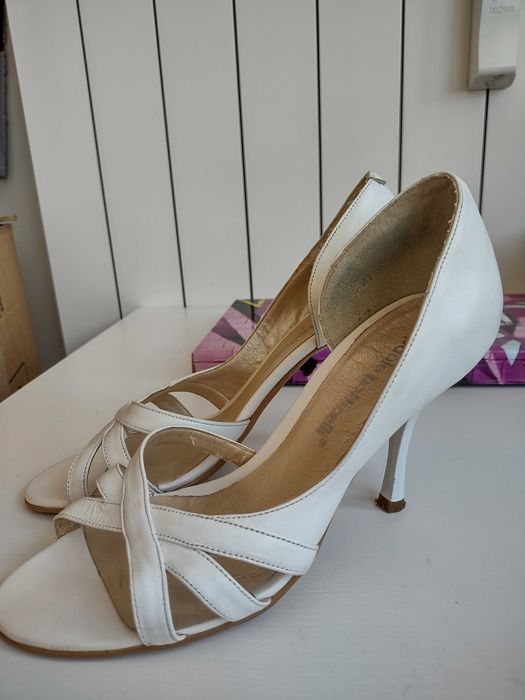 Бели официални обувки на ток Paolo Botticelli