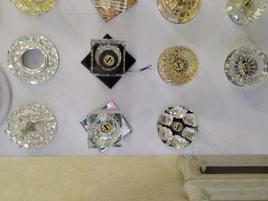 Потолочные светильники, споты ,софиты