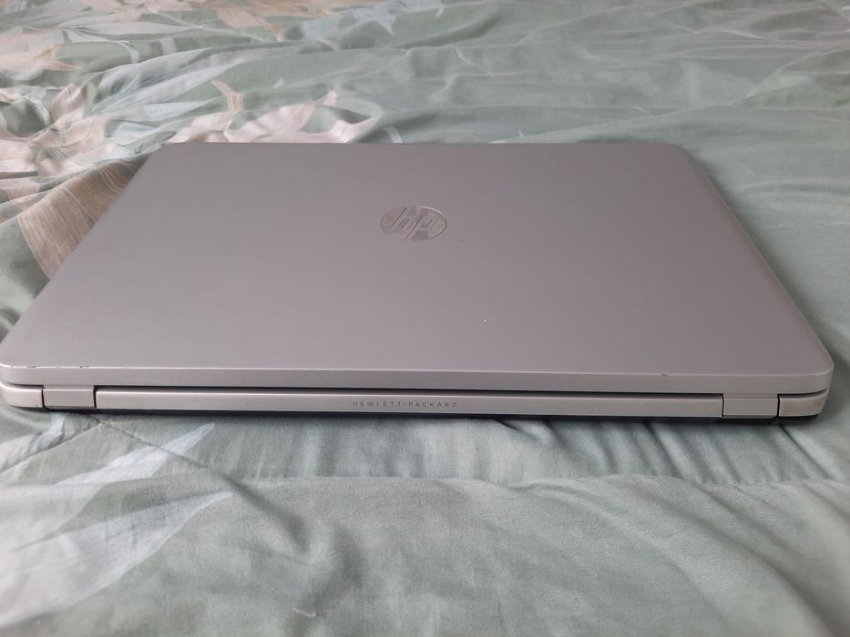 Ноутбук отлично подходящий для работы, зарядка и клавиатура в придачу.