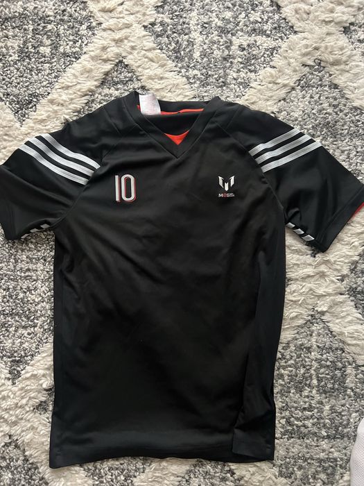 Тениска на марката Меси