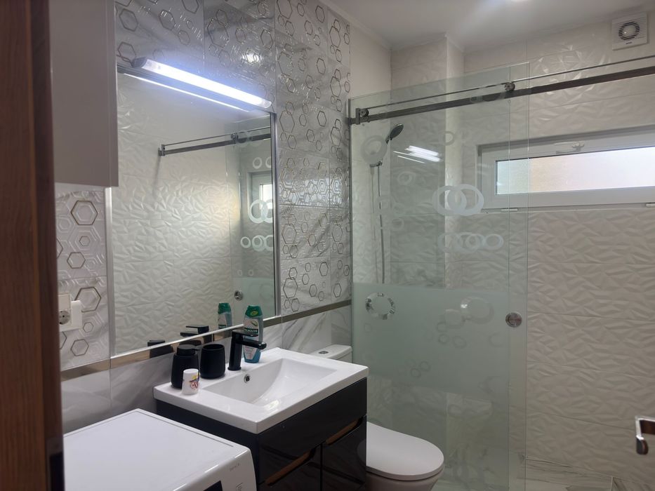 De închiriat apartament spațios, 100 mp, într-o casă individuală