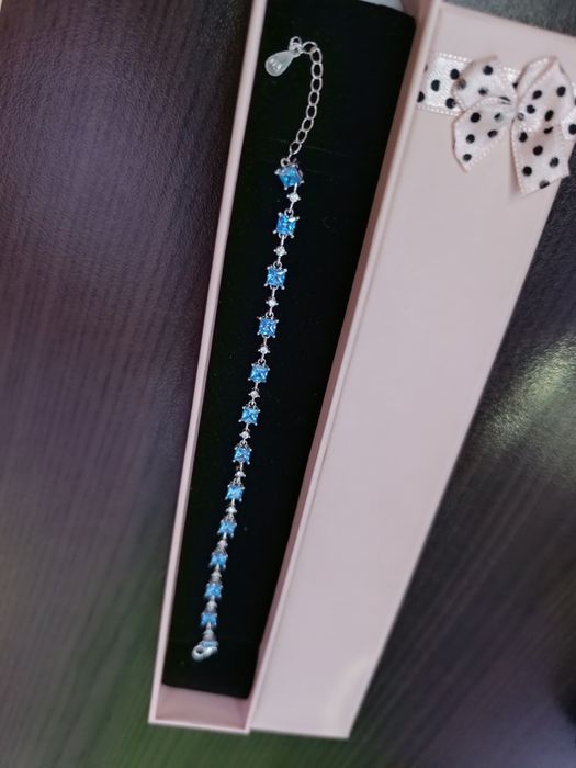 Сребърна гривна със син топаз