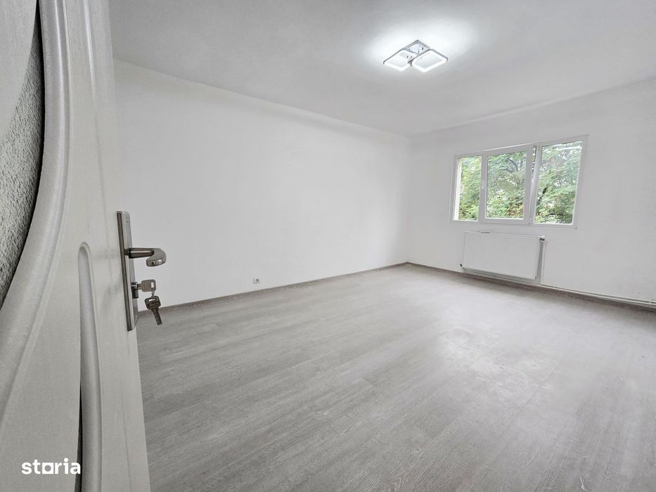 Apartament cu 2 camere decomandat Nicolina-Pizza Nico, Renovat, Etaj 2