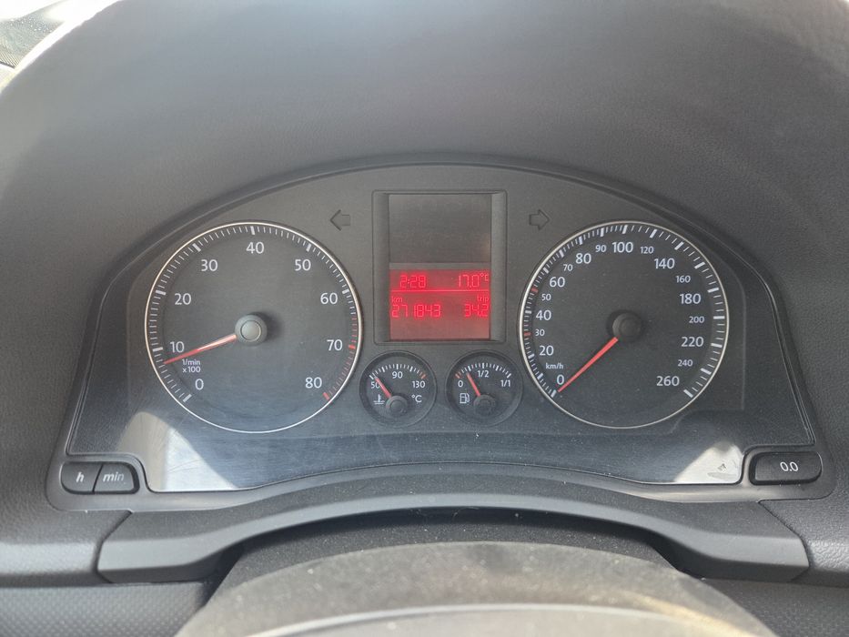 Volkswagen Golf 2004 benzină, 3.448 € — imagine 4