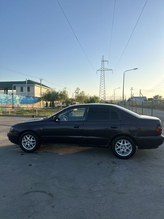 Карина е 1992 седан .1.8 бензин механика