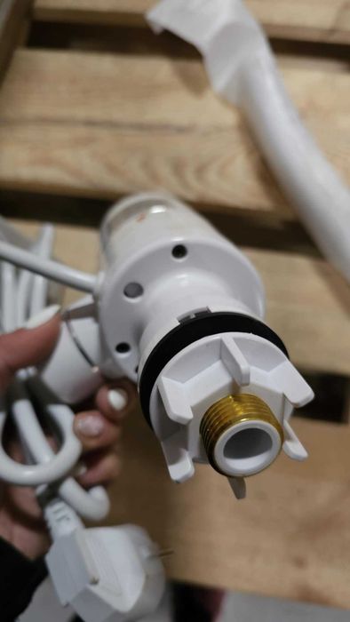 Водонагревател Crown CIHF-3000V