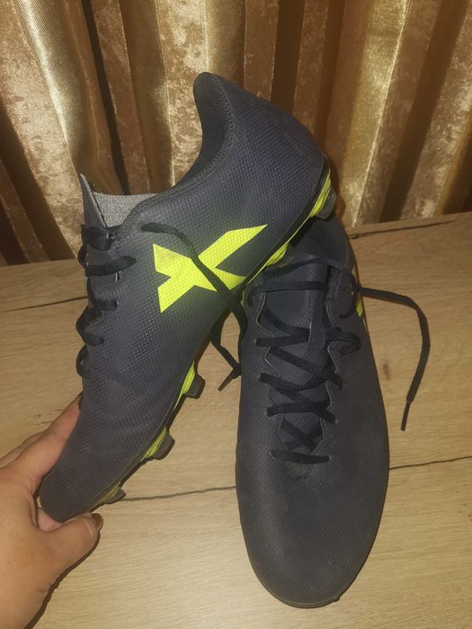 Adidași fotbal în stare buna