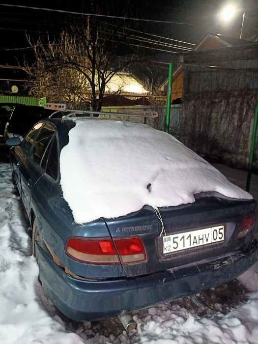 Машина Митсубиши галант