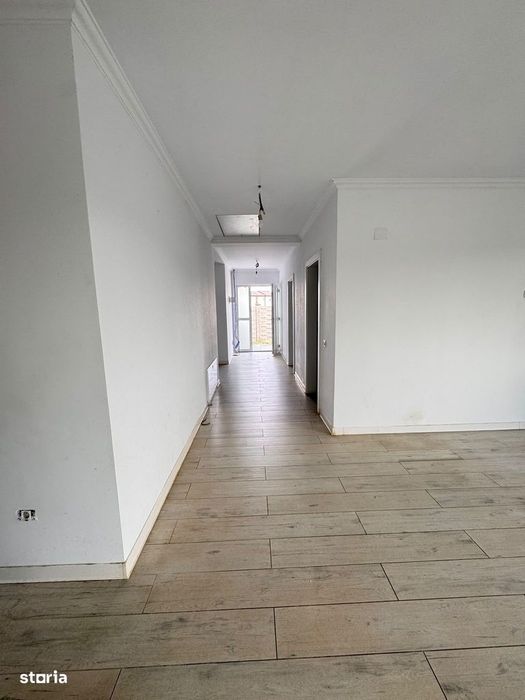 Individuala pe parter, cu teren generos de 1.400 mp, în Moșnița Nouă