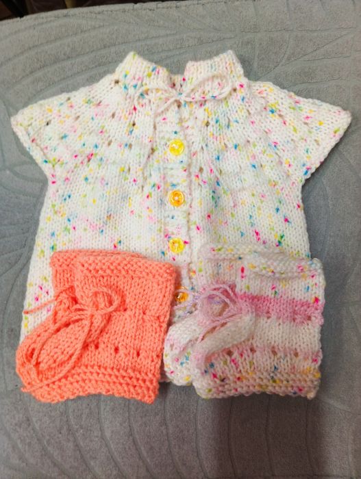 Бебешко елече,ръчно плетиво