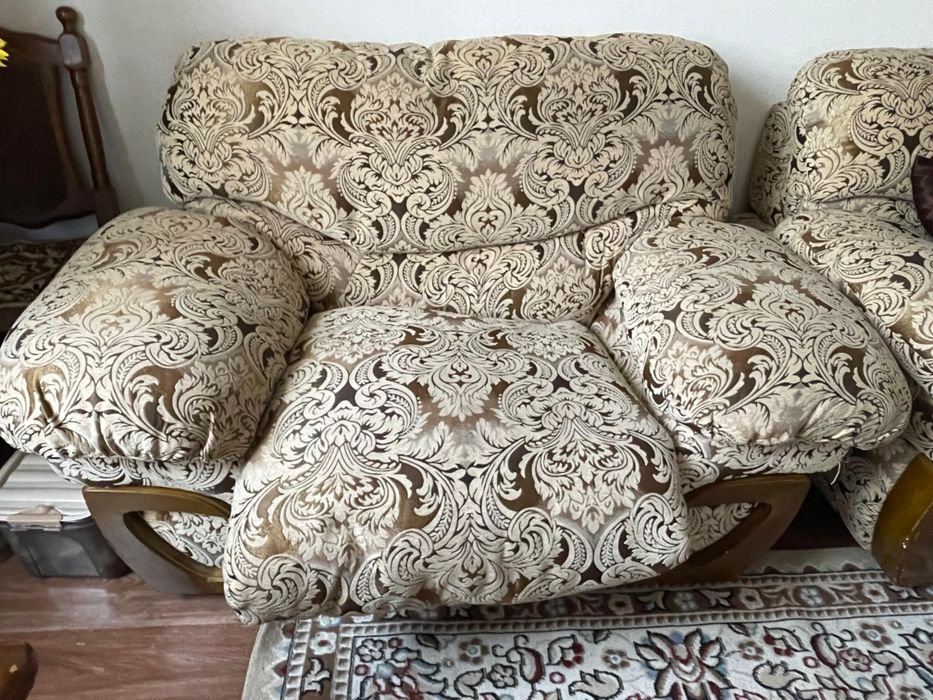 Продаю диван и 2 кресла