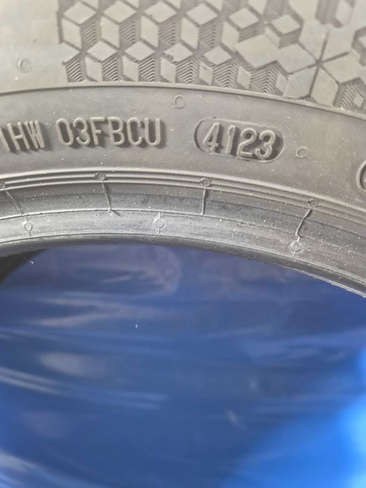 215/55/17 94H Continental