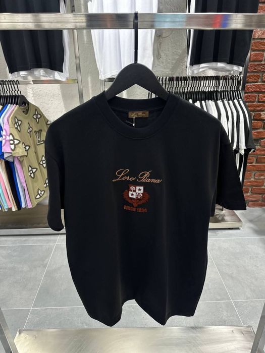 Тениски Loro Piana различни цветове.