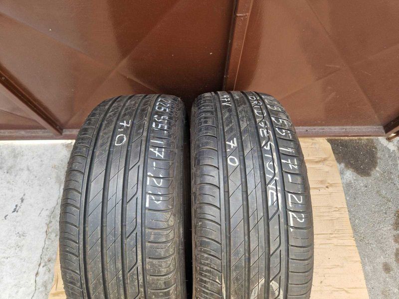 2 Bridgestone R17 225/55
летни гуми 
DOT4622
