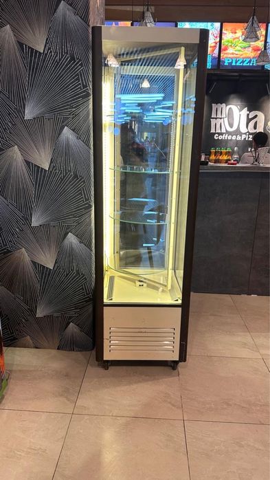 Витрина холодильник для дессертов