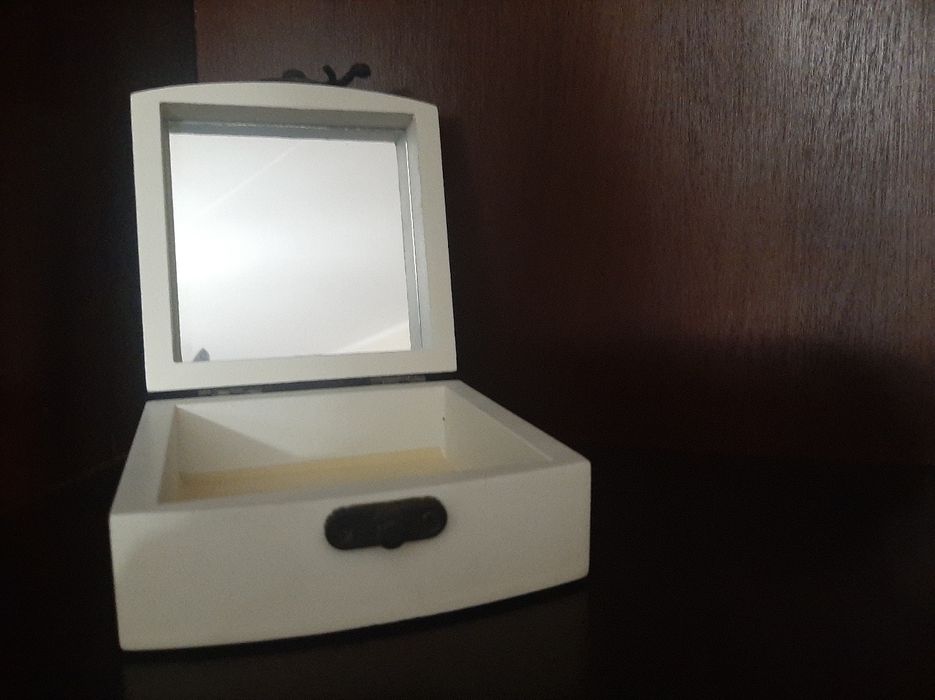 Шкатулка с зеркалом для украшений "Париж"