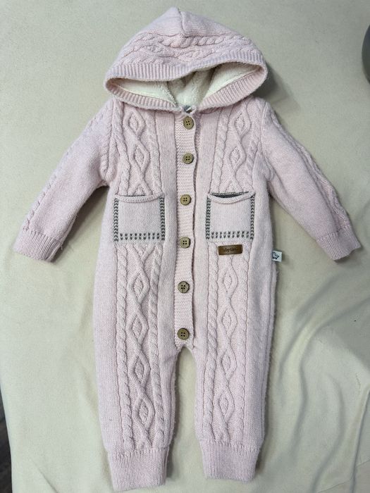 Продам комбинезон на рост 62см