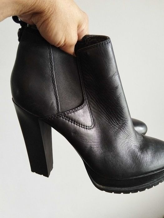 Încălțăminte de damă aproape noi