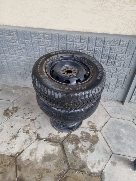 Продам 2 покрышки и 4 штамп диски