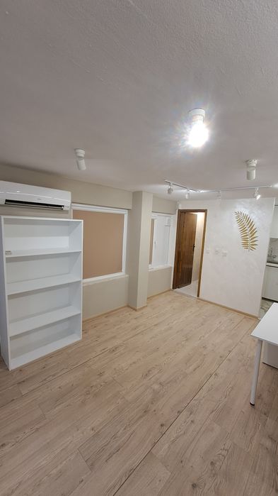 Дава се под наем Магазин в Варна, Базар Левски - 25 кв.м за 229.5 € - Снимка #2