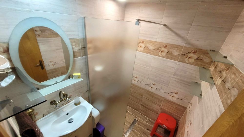 Продава се Многостаен апартамент в Добрич, Център - 100 кв.м за 4 €/кв.м - Снимка #12