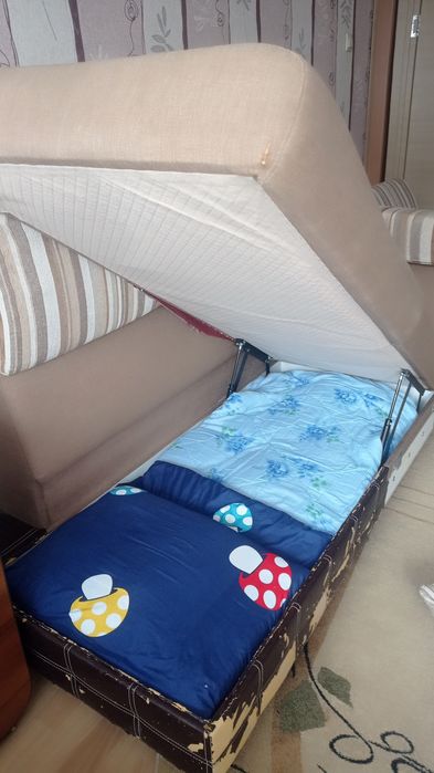 Продам угловой диван б/у