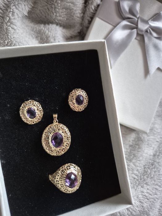 Златен комплект , аметист