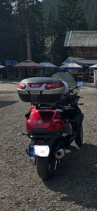 Piaggio mp3 400cc lt se conduce cu B