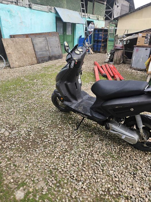 Scuter E-Way, model clasic 50 cc, an 2011, motor in 2 timpi, toba cromata