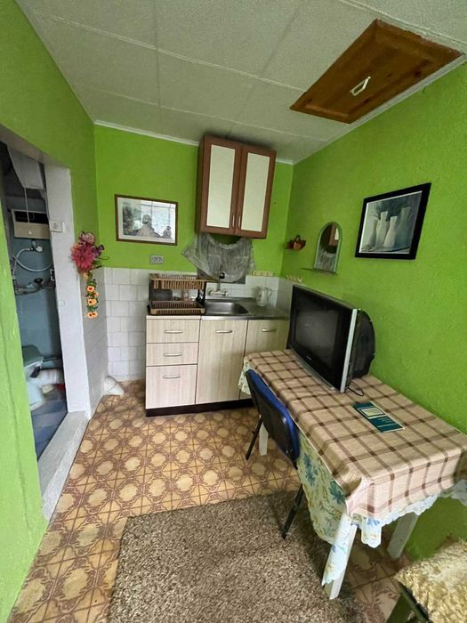 Къща с просторен двор за продажба в с. Средногорово