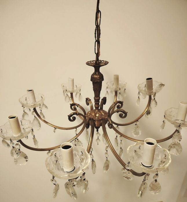 Candelabru antic în stil Victorian cu 8 brate din alama masiva și elemente din cristal,piesa cu o lucrătură de o foarte mare finețe