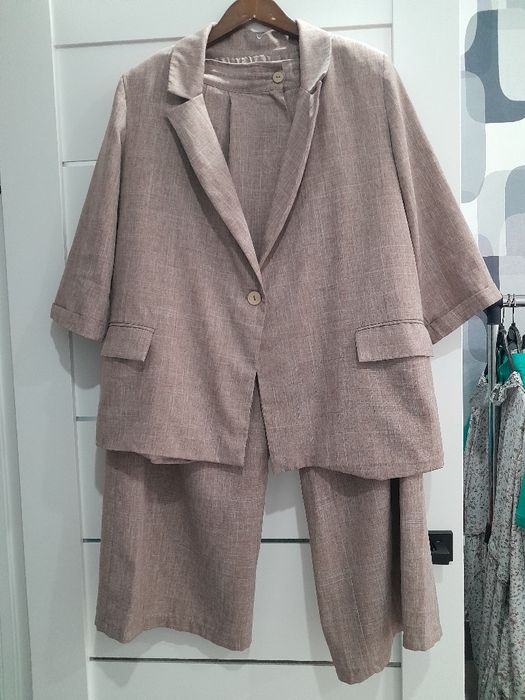 Пиджак ,костюмы,платья