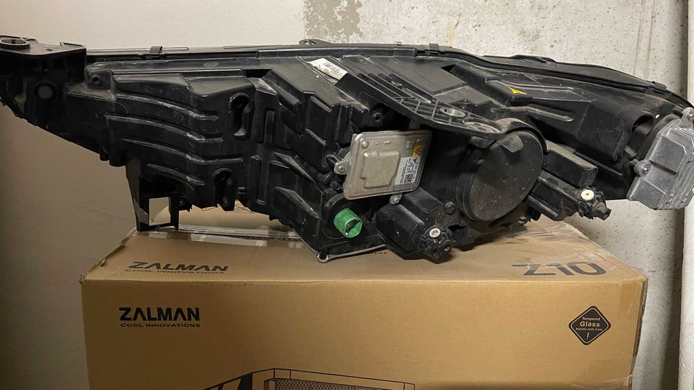 Десен USA фар за Alfa Romeo Stelvio – адаптивен ксенон