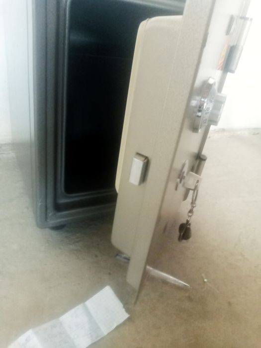 СЕЙФ новый продоётся