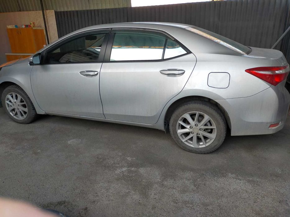 продам машину Toyota Corolla