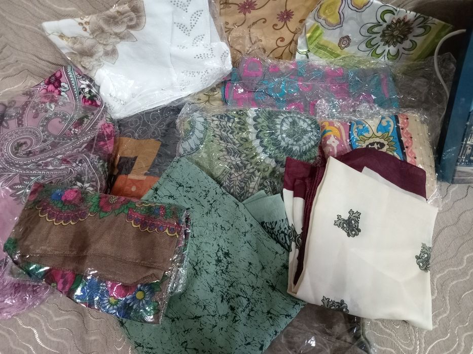 Отрезы ткани, платки