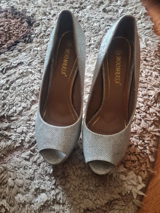 Se vând rochii ocazie