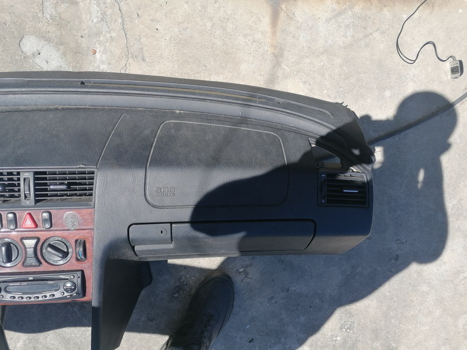 Арматурно табло Mercedes W202