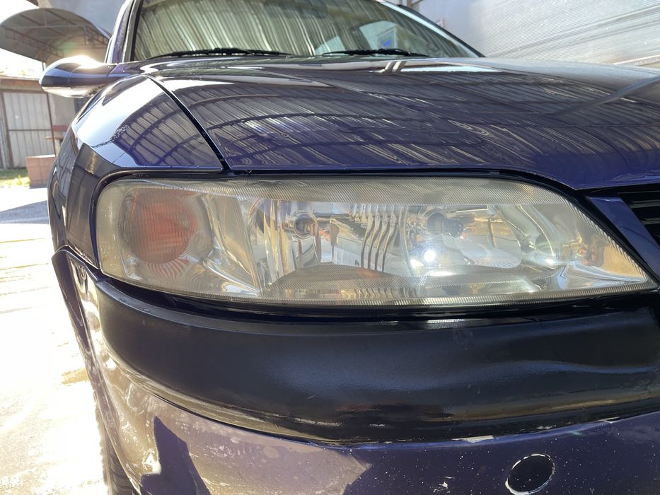 Оригинални ел. фарове Valeo за Вектра Б с монтирана LED система