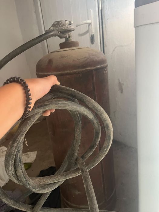 Істеп тұрған газ балон