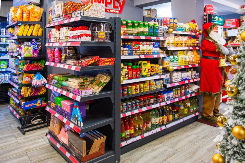 Rafturi de magazin din Mega Image