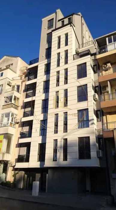 Топ Локация 2 стаен Гранд Мол