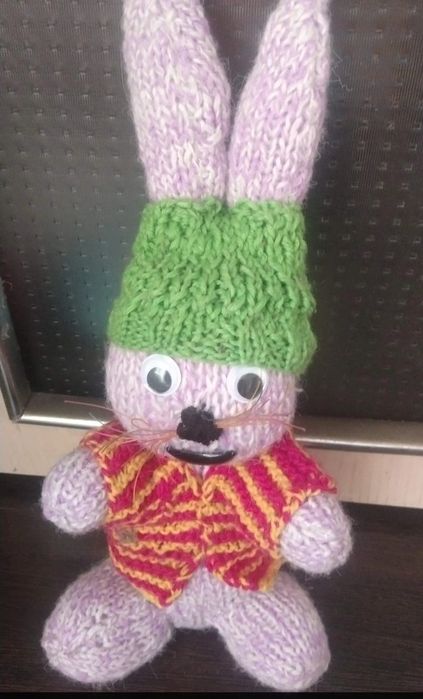 Вязаные носки и игрушки