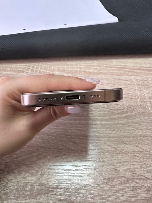 Продам Iphone 16 pro
