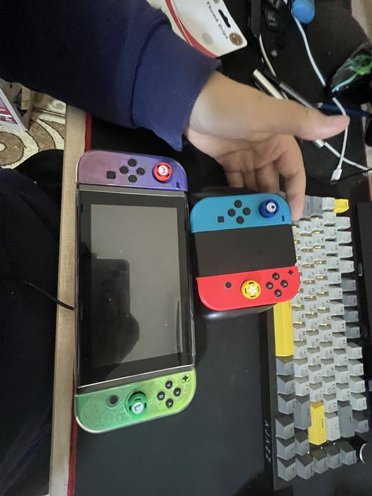 Продаю nintendo switch v2 256гб