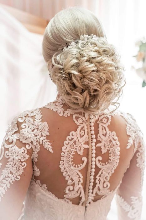 Сватбена рокля с ръчно ушита бродерия