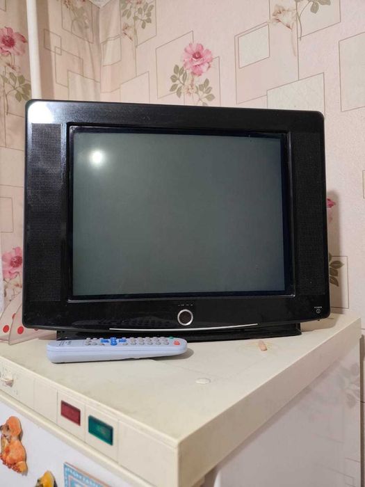 Продаём телевизор Корейский